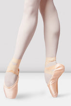 Load image into Gallery viewer, Bloch ESO162L Balance Lisse Pointe Shoe
