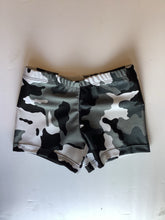 Load image into Gallery viewer, DAKS 1900 Lycra Shorts
